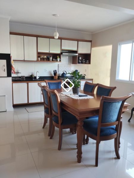 Casa com 3 quartos, 2 banheiros e 135m² à venda no bairro Areal, Pelotas