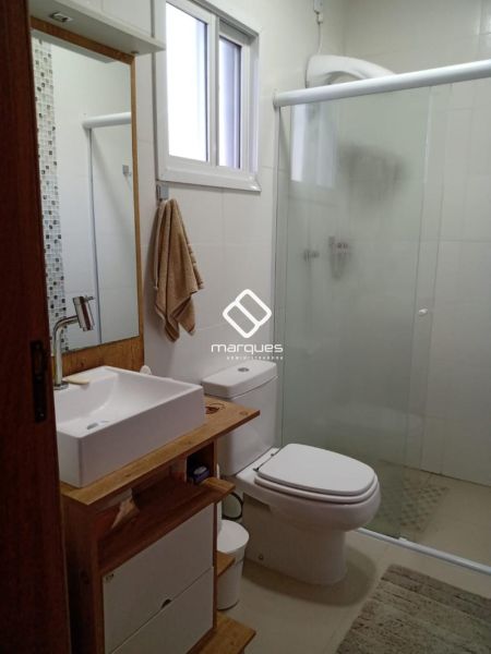 Casa com 3 quartos, 2 banheiros e 135m² à venda no bairro Areal, Pelotas