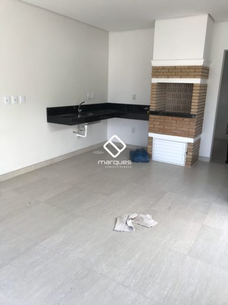 Casa com 3 quartos, 2 banheiros e 175m² à venda no bairro Laranjal, Pelotas