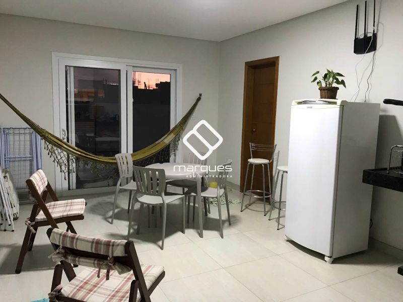Casa com 3 quartos, 2 banheiros e 175m² à venda no bairro Laranjal, Pelotas