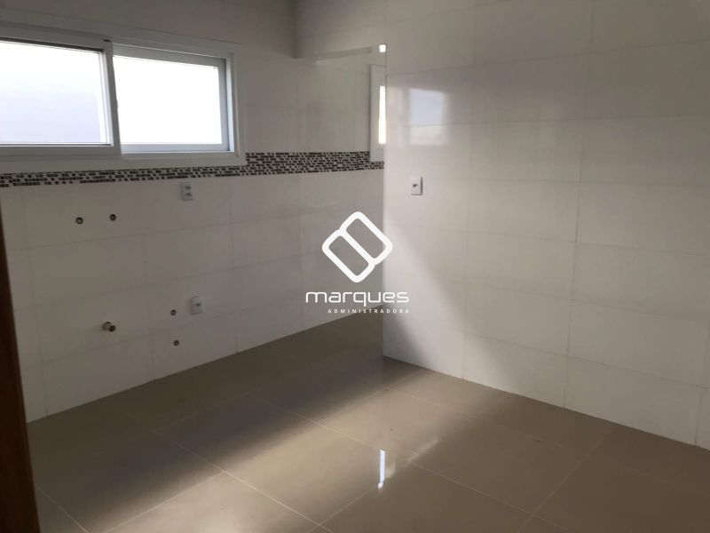 Casa com 3 quartos, 2 banheiros e 175m² à venda no bairro Laranjal, Pelotas