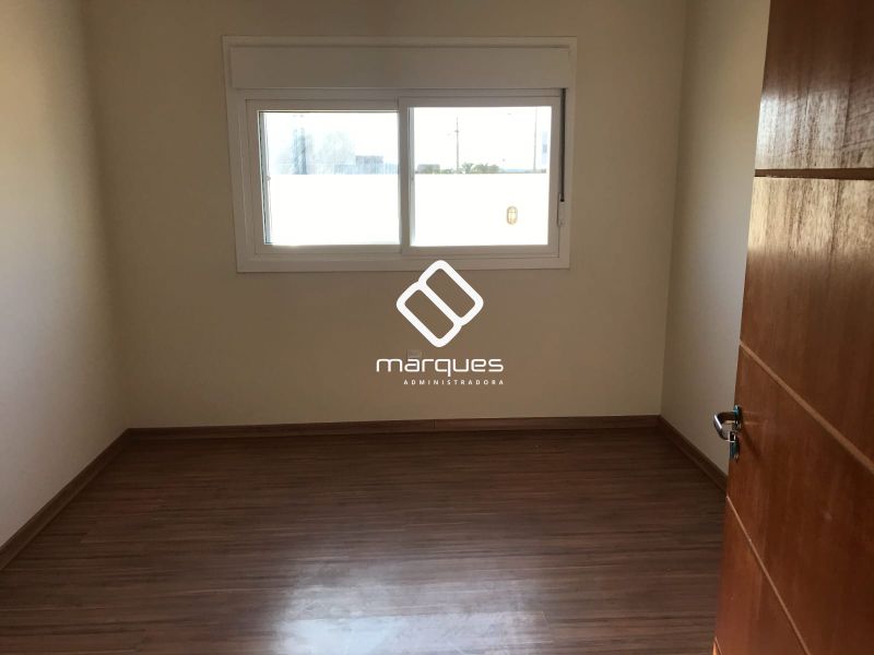 Casa com 3 quartos, 2 banheiros e 175m² à venda no bairro Laranjal, Pelotas
