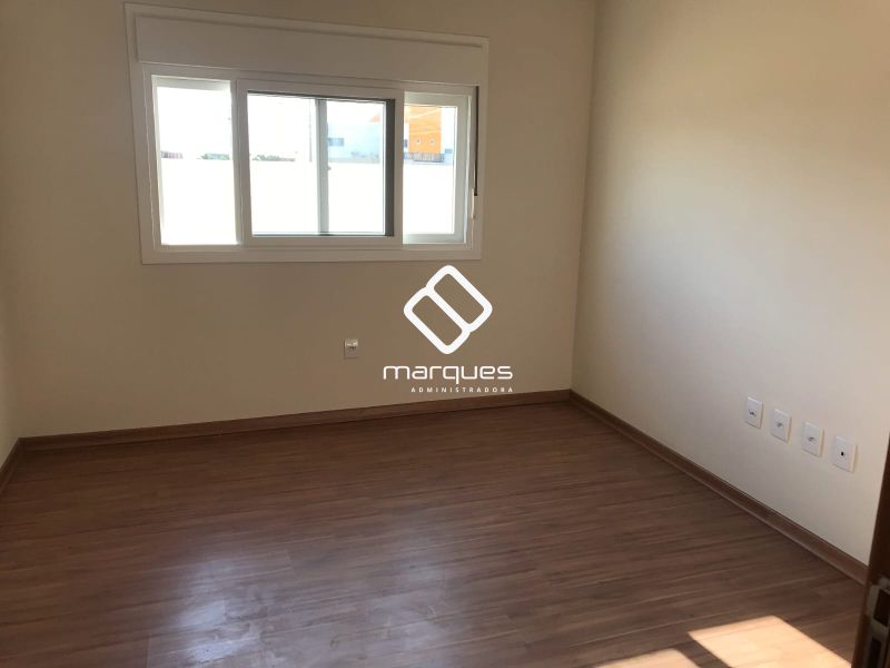 Casa com 3 quartos, 2 banheiros e 175m² à venda no bairro Laranjal, Pelotas