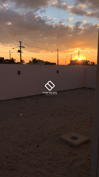 Casa com 3 quartos, 2 banheiros e 175m² à venda no bairro Laranjal, Pelotas