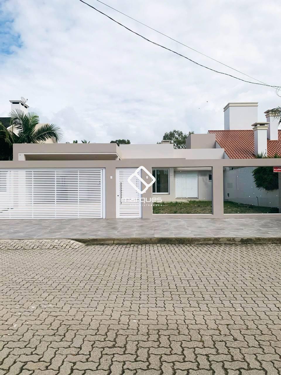 Casa com 3 quartos, 4 banheiros e 180m² à venda no bairro Laranjal, Pelotas