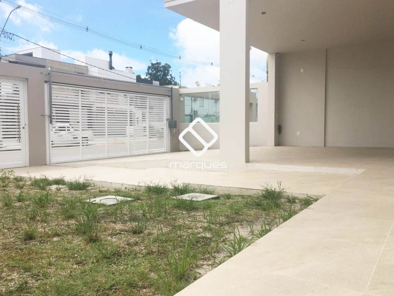 Casa com 3 quartos, 4 banheiros e 180m² à venda no bairro Laranjal, Pelotas