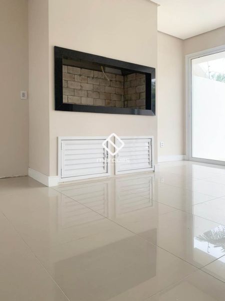 Casa com 3 quartos, 4 banheiros e 180m² à venda no bairro Laranjal, Pelotas