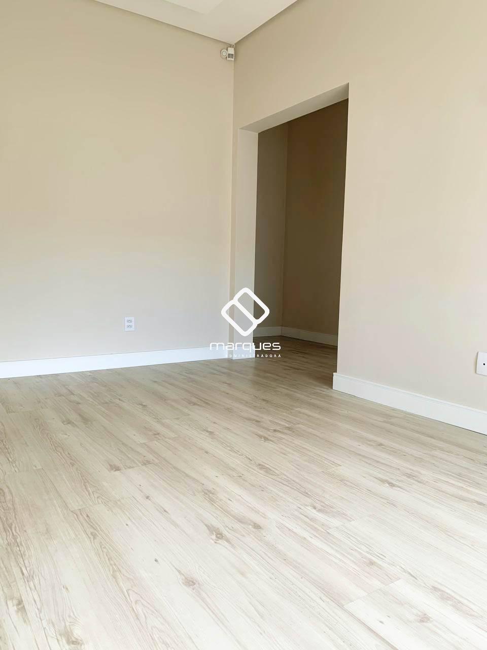 Casa com 3 quartos, 4 banheiros e 180m² à venda no bairro Laranjal, Pelotas