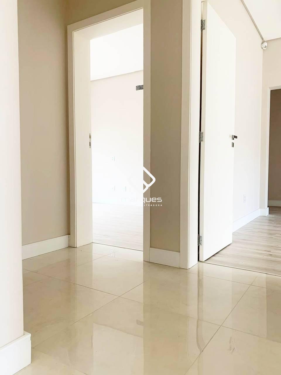 Casa com 3 quartos, 4 banheiros e 180m² à venda no bairro Laranjal, Pelotas