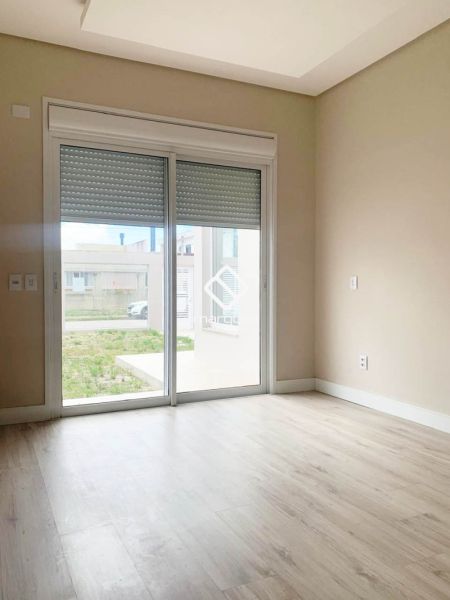 Casa com 3 quartos, 4 banheiros e 180m² à venda no bairro Laranjal, Pelotas