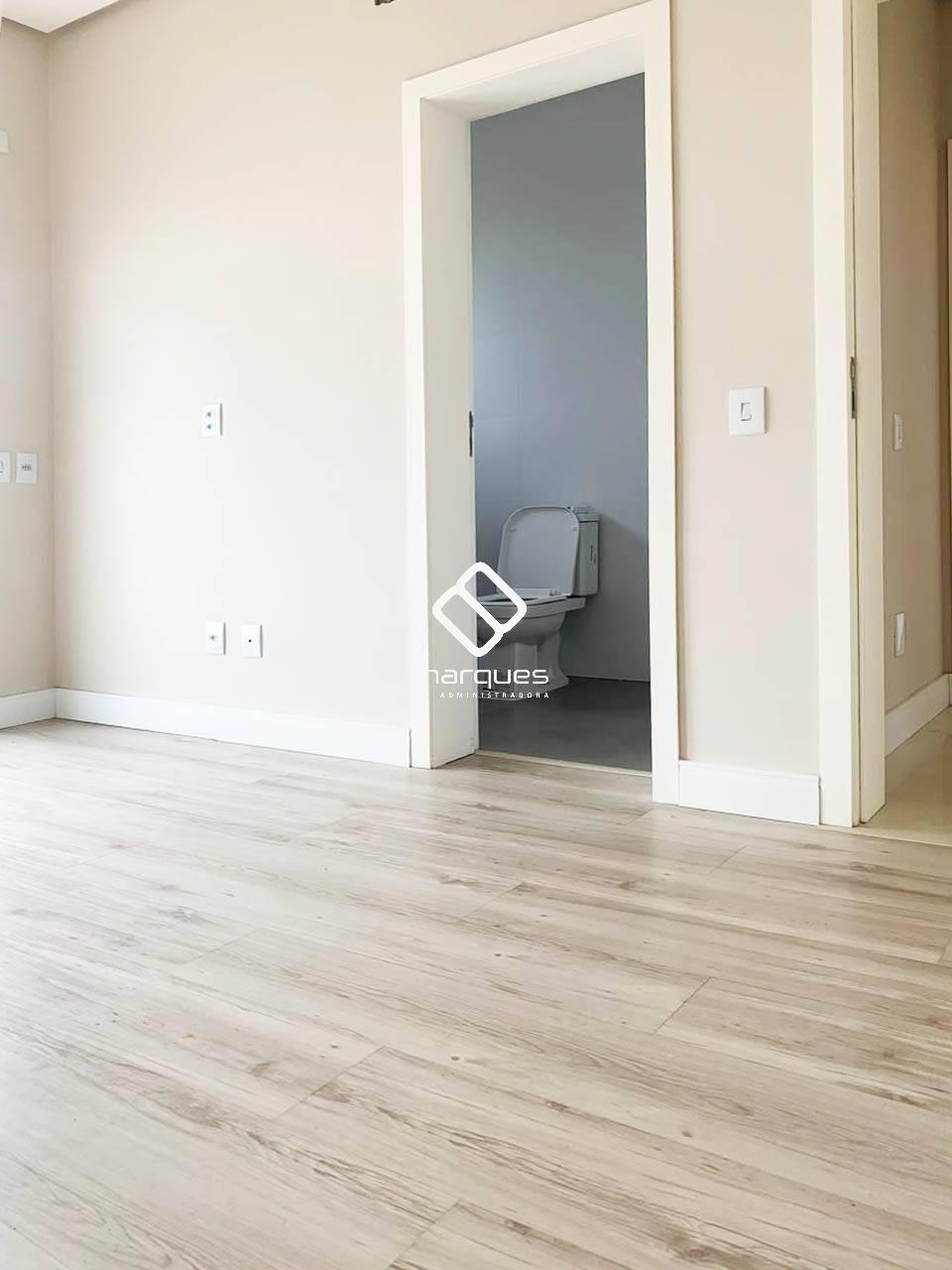Casa com 3 quartos, 4 banheiros e 180m² à venda no bairro Laranjal, Pelotas