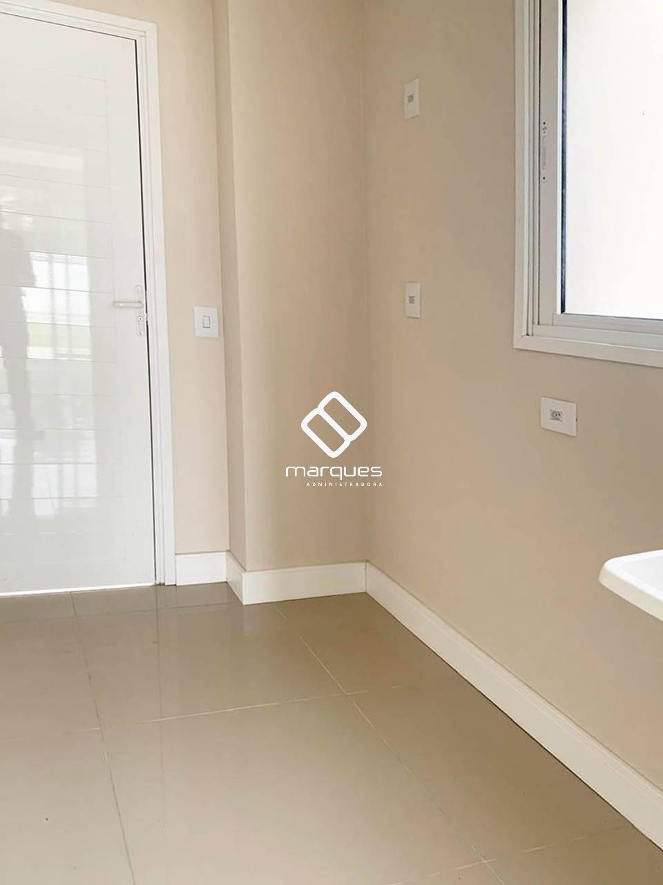 Casa com 3 quartos, 4 banheiros e 180m² à venda no bairro Laranjal, Pelotas