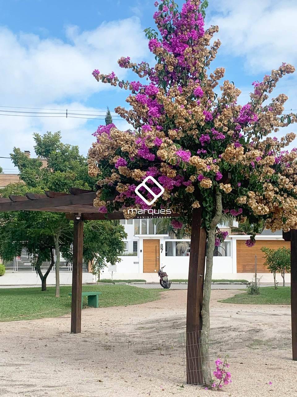 Casa com 3 quartos, 4 banheiros e 180m² à venda no bairro Laranjal, Pelotas