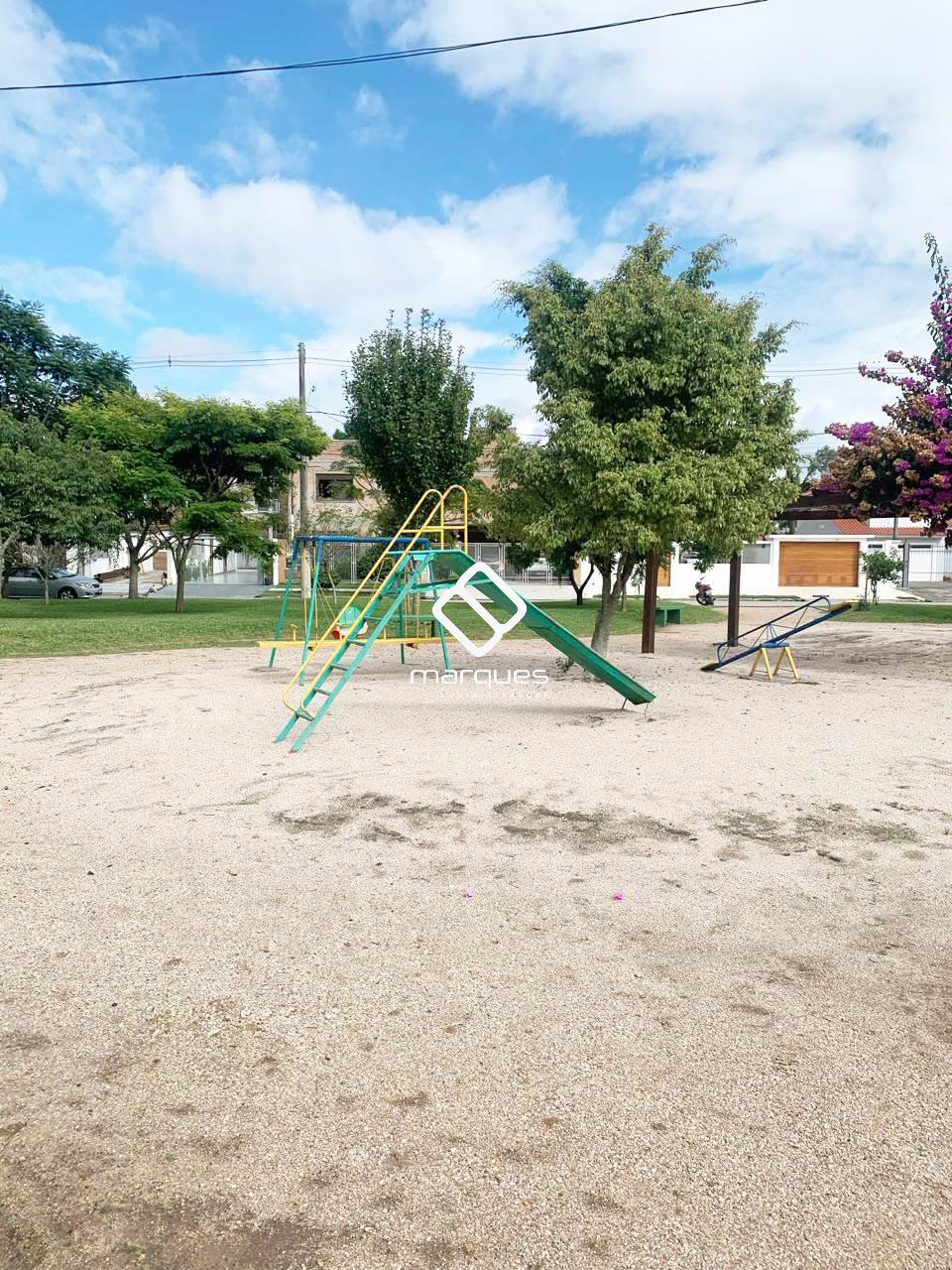 Casa com 3 quartos, 4 banheiros e 180m² à venda no bairro Laranjal, Pelotas