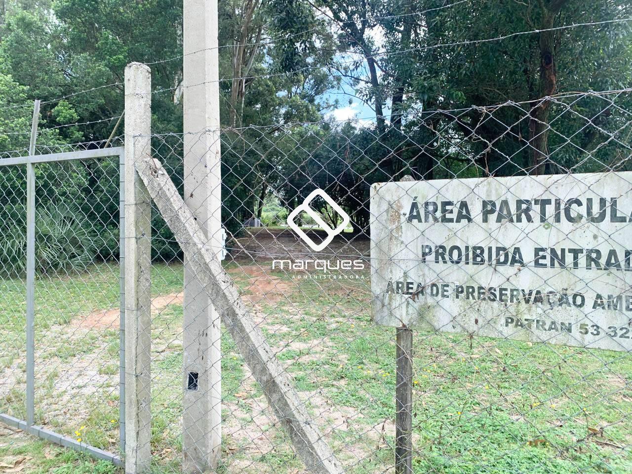 Casa com 3 quartos, 4 banheiros e 180m² à venda no bairro Laranjal, Pelotas