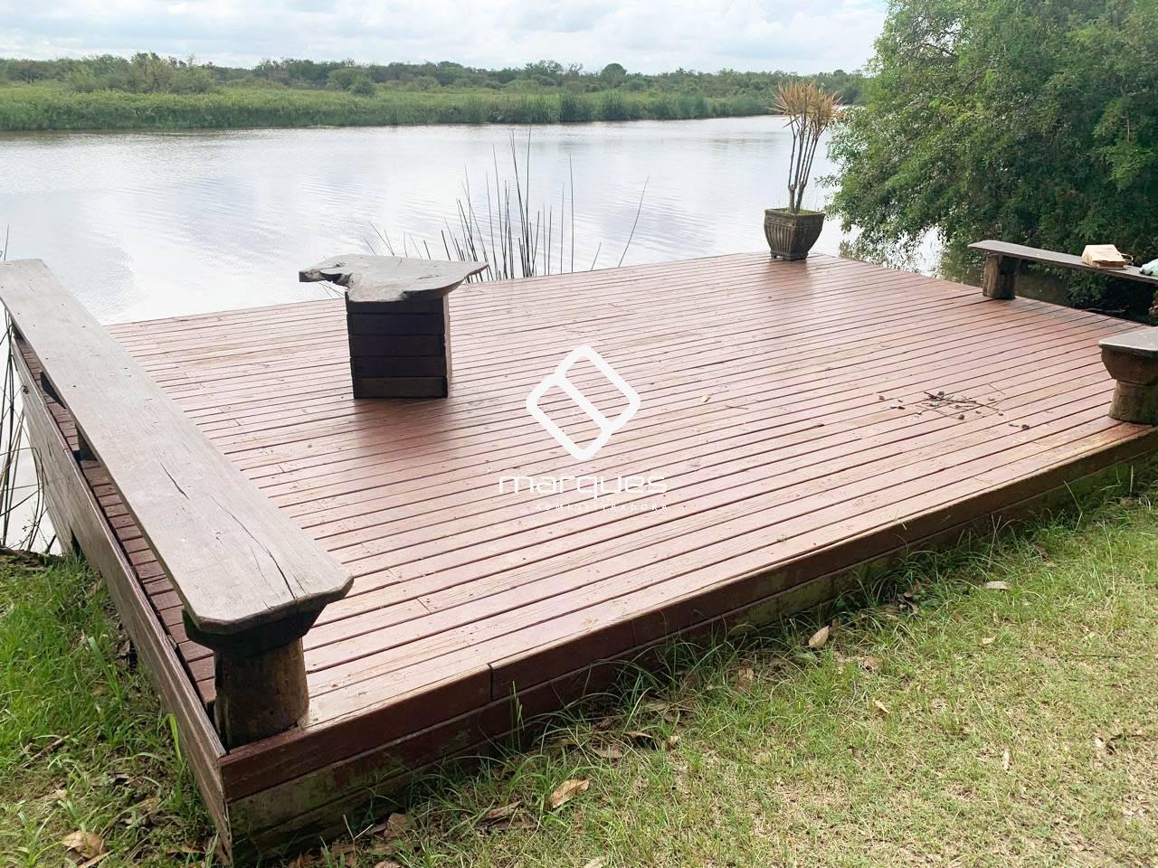 Casa com 3 quartos, 4 banheiros e 180m² à venda no bairro Laranjal, Pelotas
