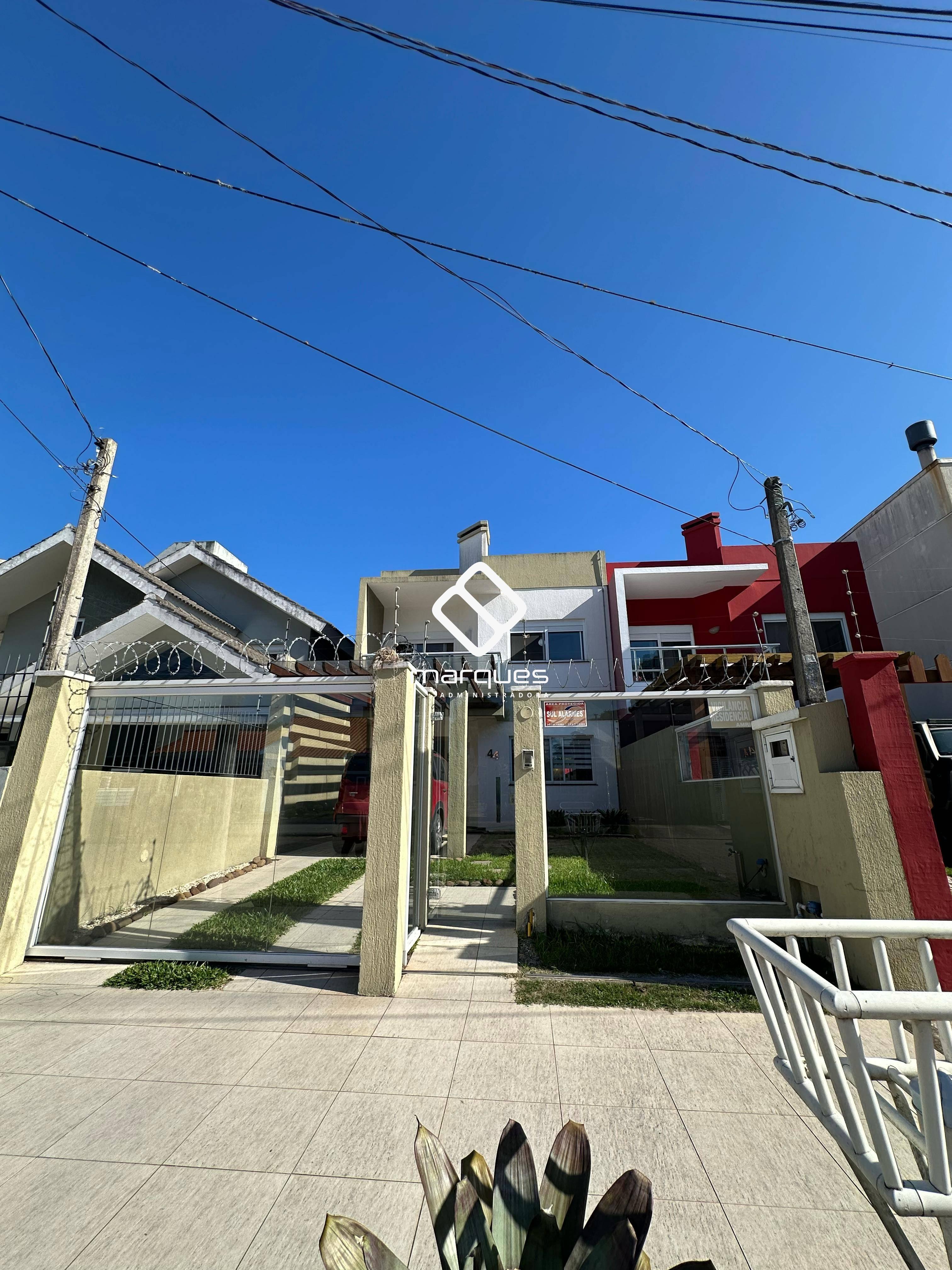 Casa com 3 quartos, 3 banheiros e 150m² à venda no bairro Laranjal, Pelotas