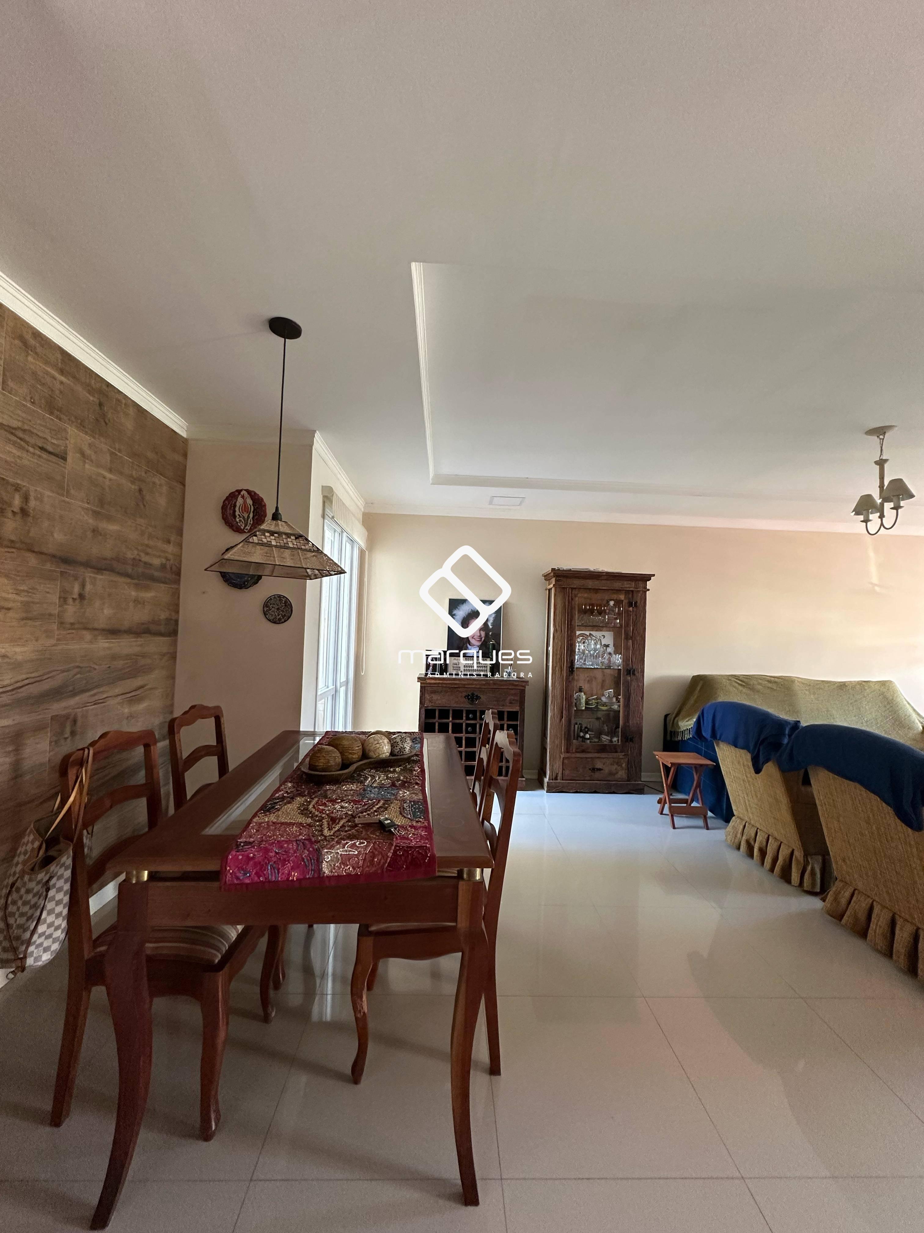 Casa com 3 quartos, 3 banheiros e 150m² à venda no bairro Laranjal, Pelotas