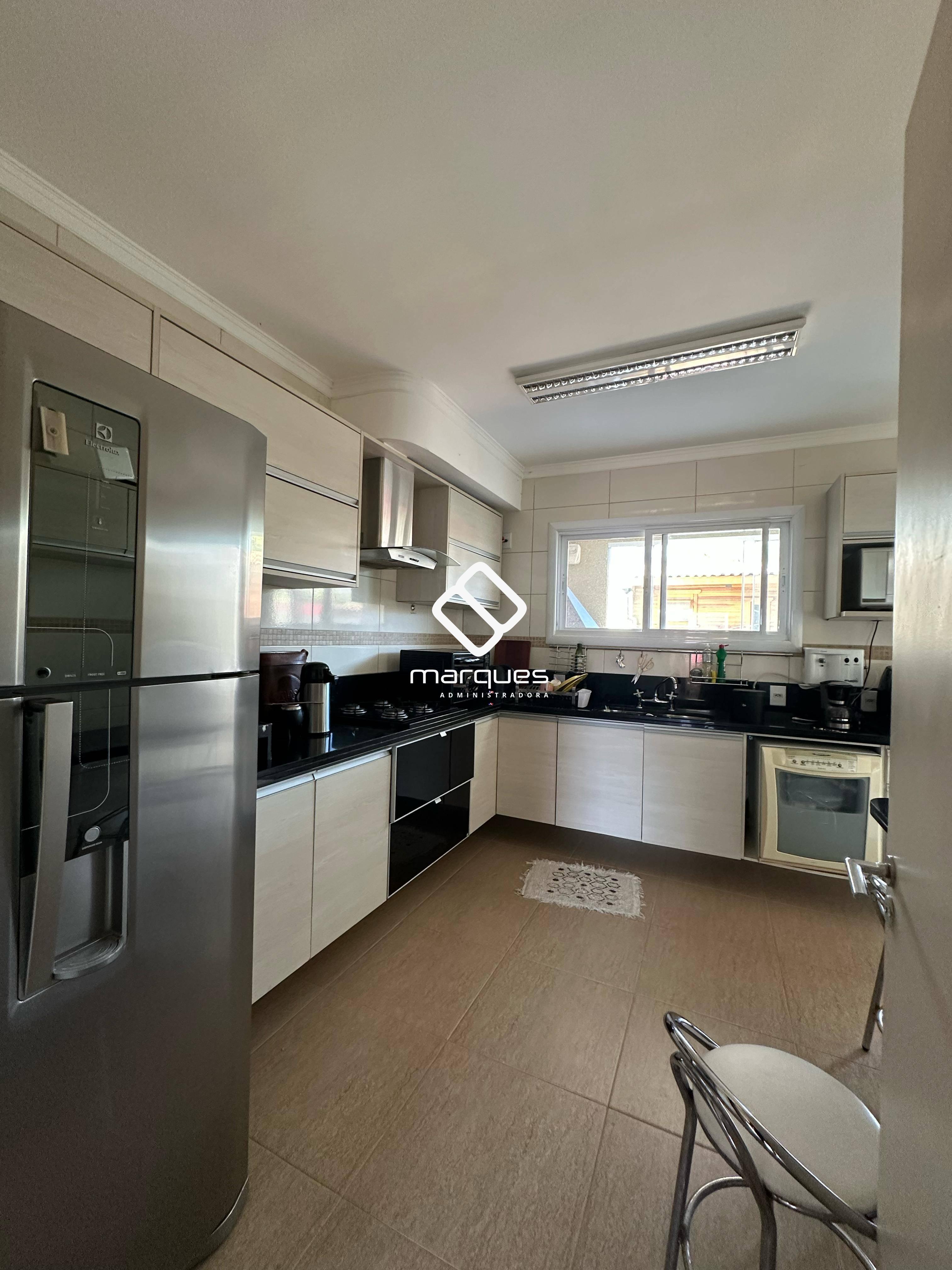 Casa com 3 quartos, 3 banheiros e 150m² à venda no bairro Laranjal, Pelotas