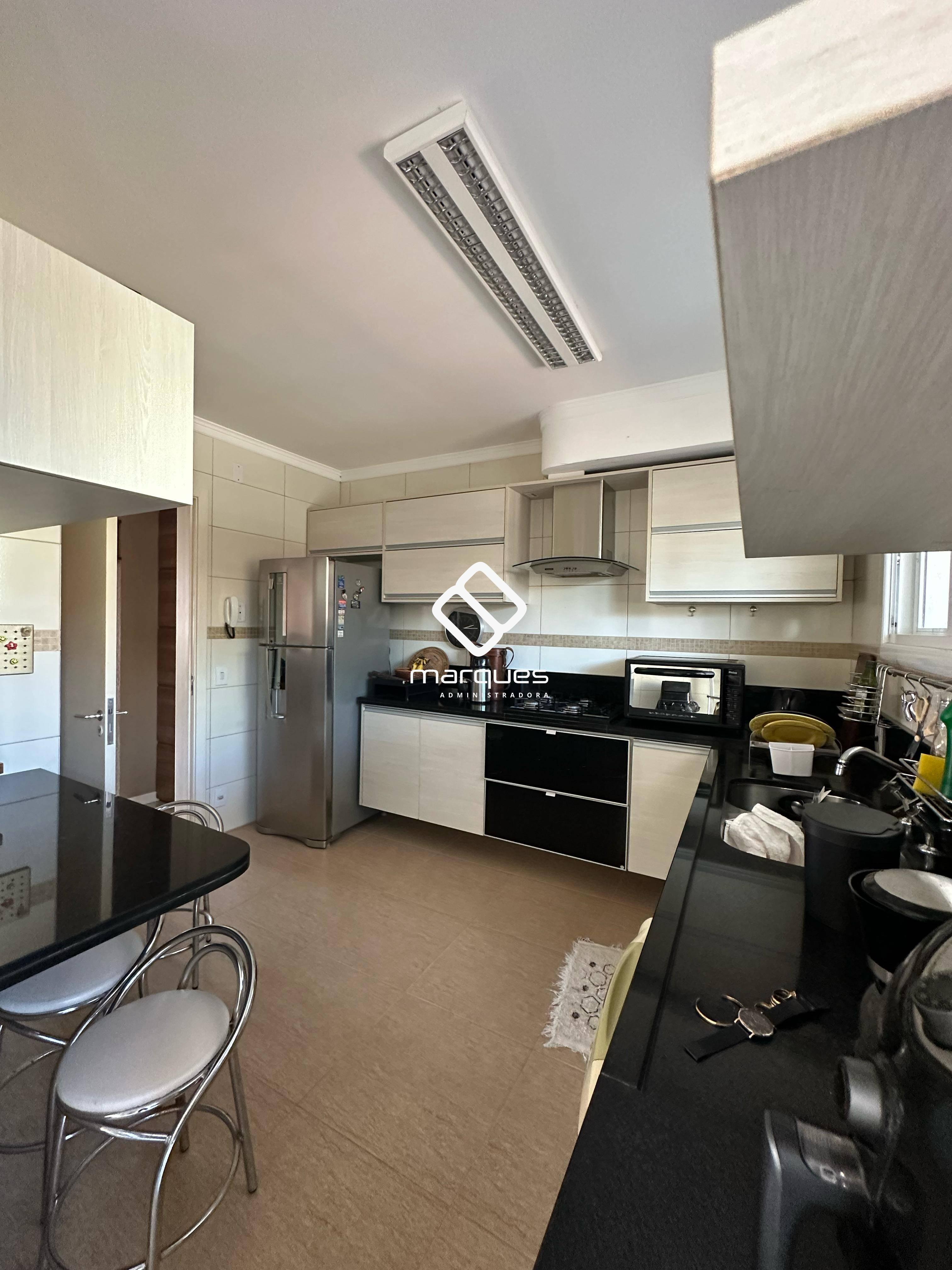 Casa com 3 quartos, 3 banheiros e 150m² à venda no bairro Laranjal, Pelotas