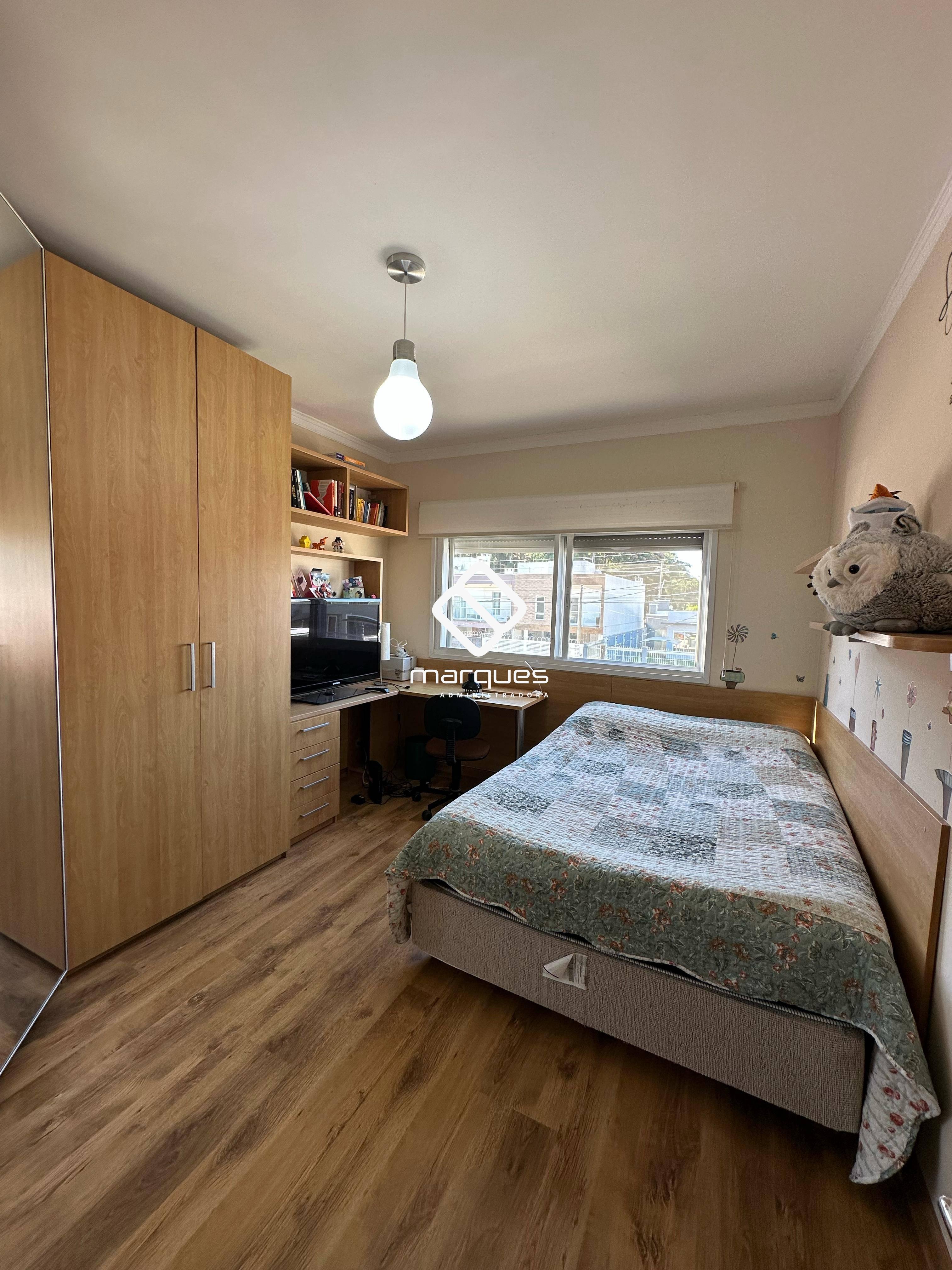 Casa com 3 quartos, 3 banheiros e 150m² à venda no bairro Laranjal, Pelotas