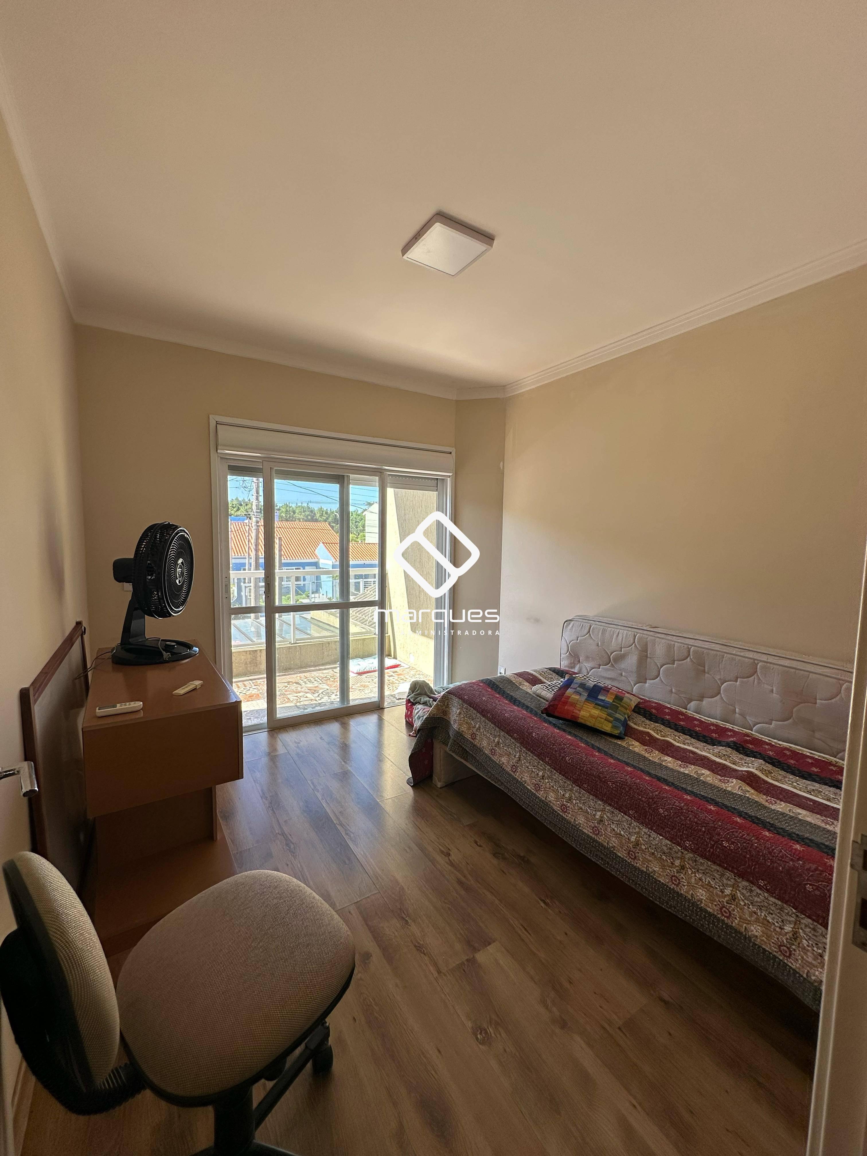 Casa com 3 quartos, 3 banheiros e 150m² à venda no bairro Laranjal, Pelotas