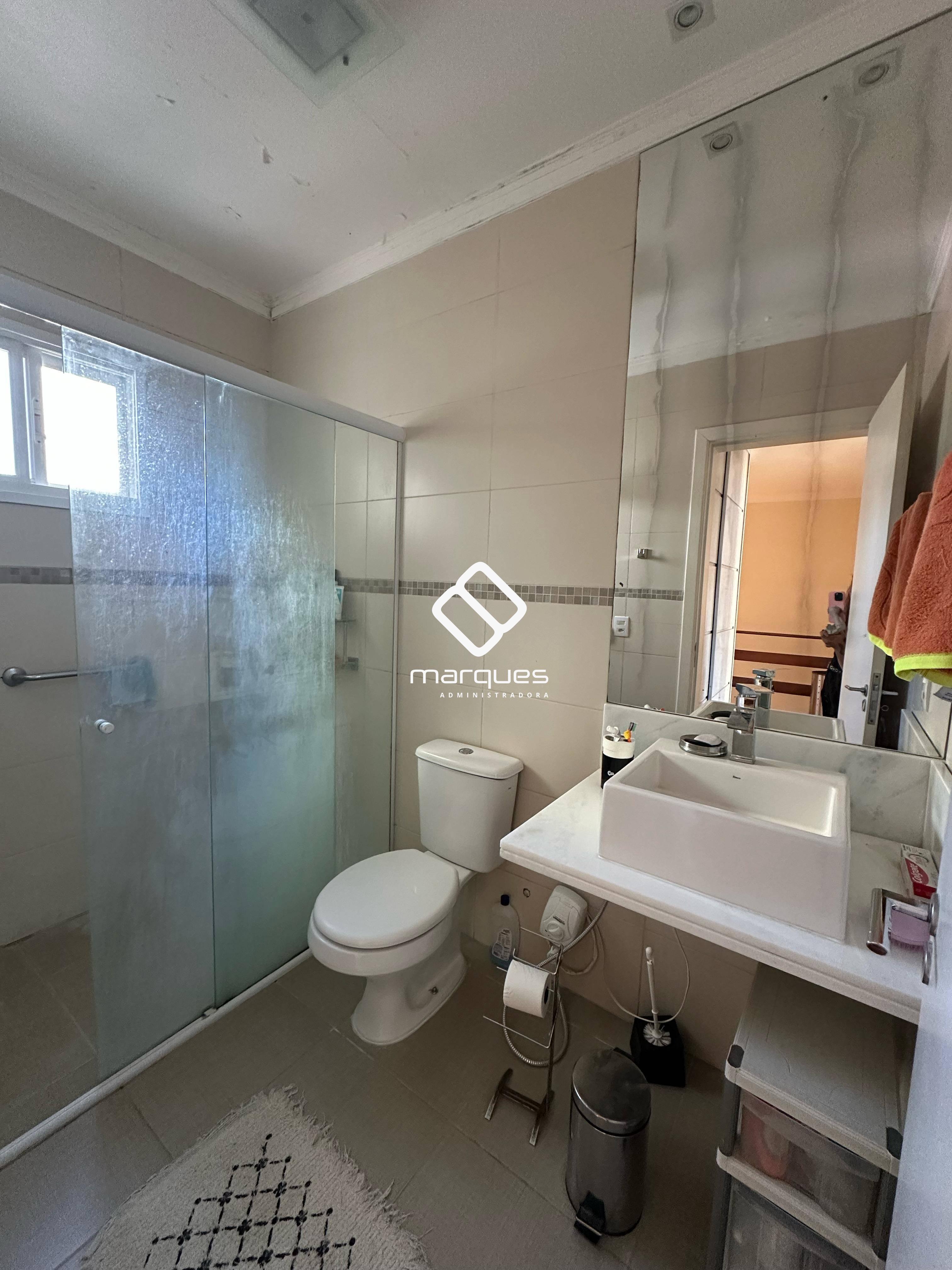Casa com 3 quartos, 3 banheiros e 150m² à venda no bairro Laranjal, Pelotas