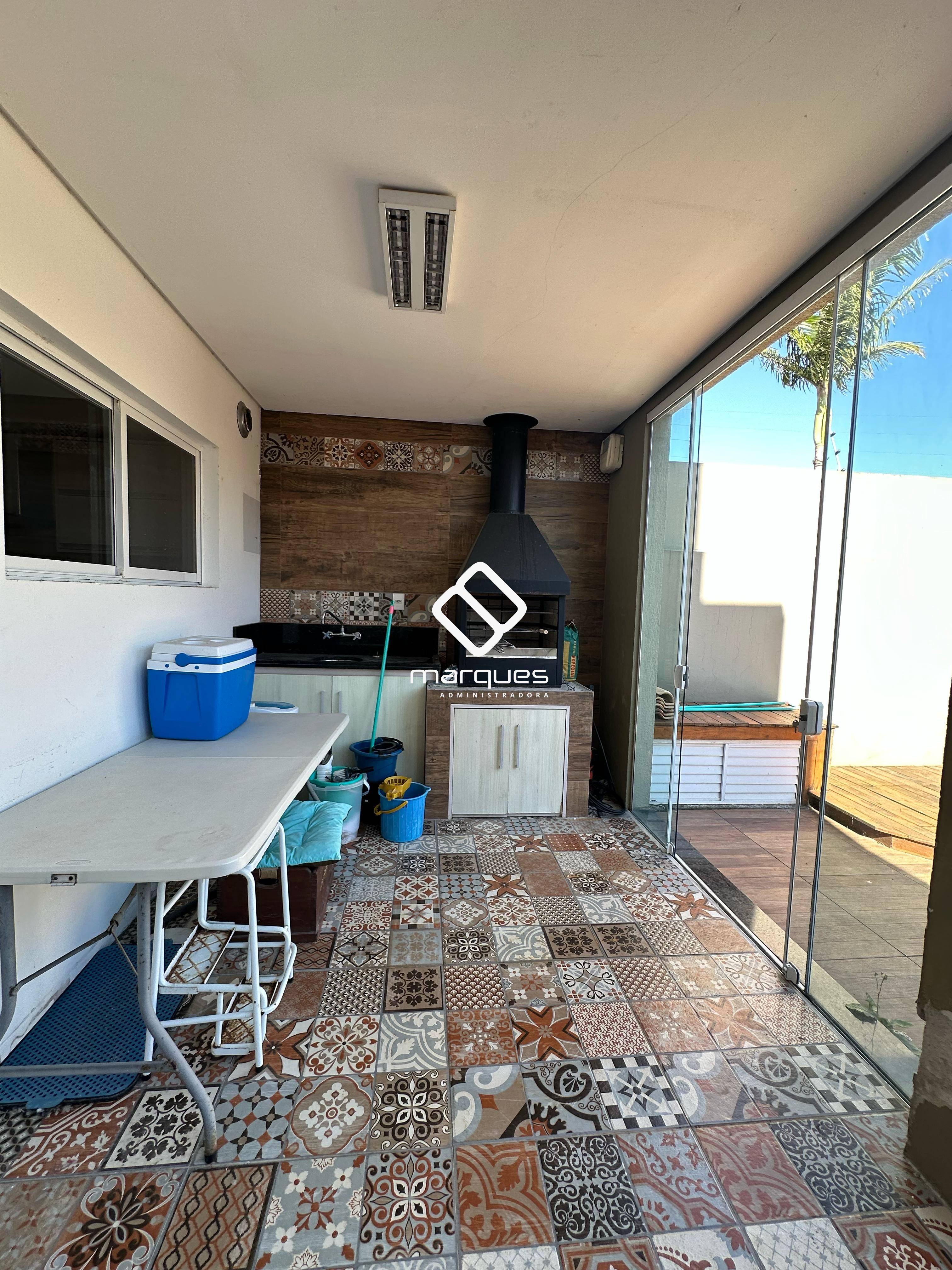 Casa com 3 quartos, 3 banheiros e 150m² à venda no bairro Laranjal, Pelotas