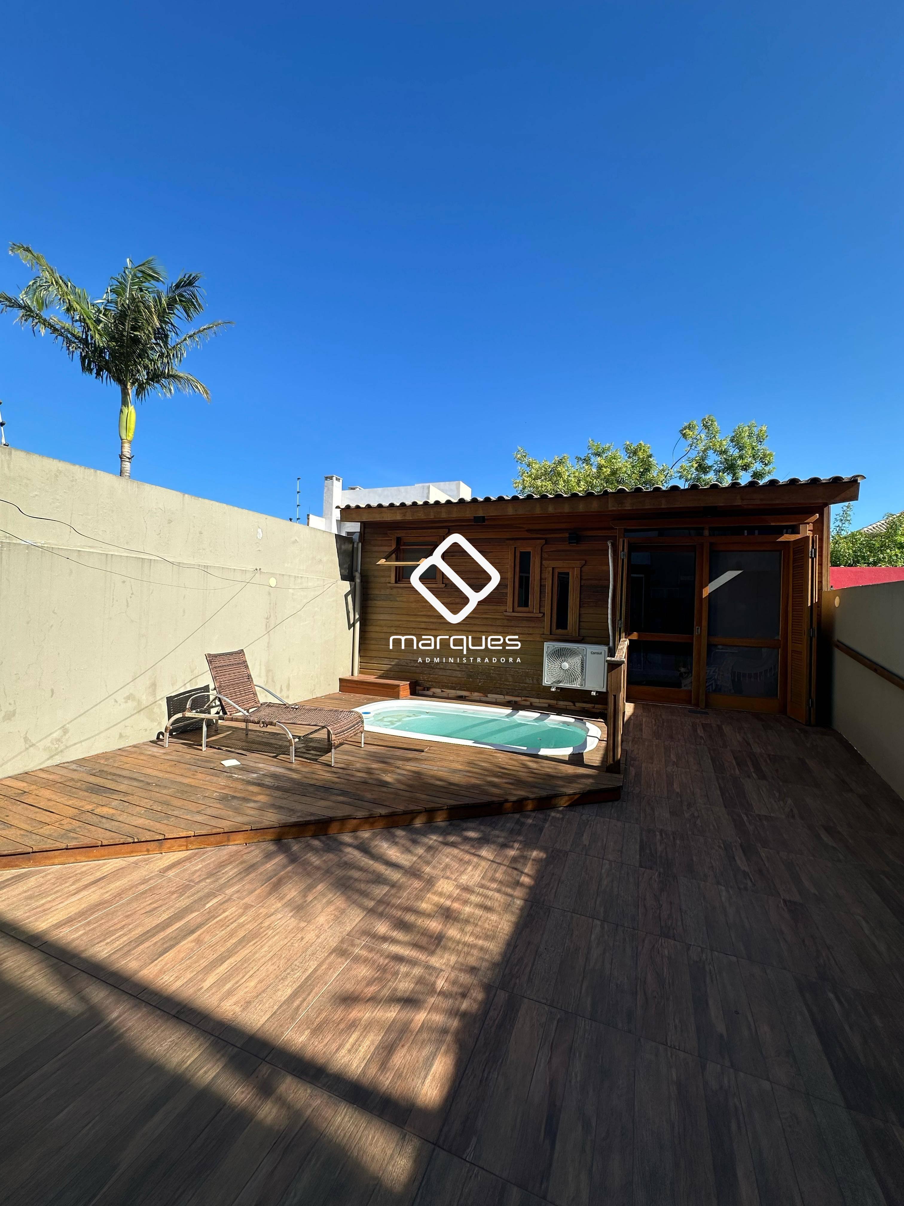 Casa com 3 quartos, 3 banheiros e 150m² à venda no bairro Laranjal, Pelotas
