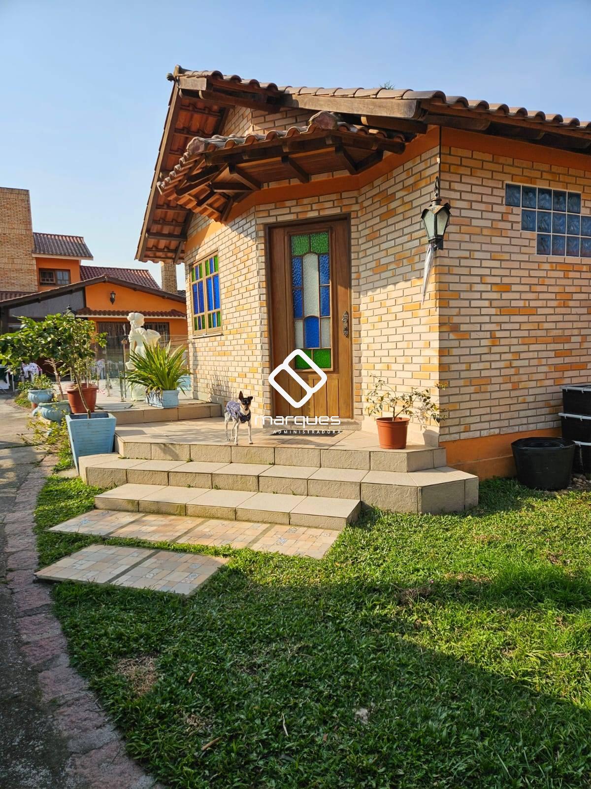 Casa com 4 quartos, 1 banheiro e 255m² à venda no bairro Laranjal, Pelotas