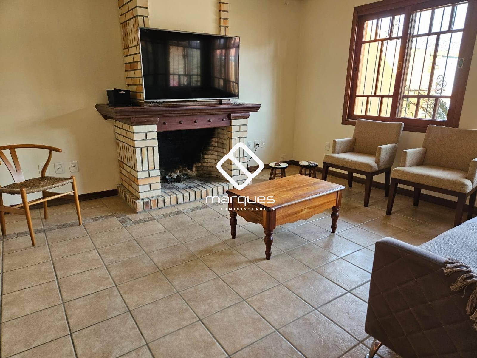 Casa com 4 quartos, 1 banheiro e 255m² à venda no bairro Laranjal, Pelotas