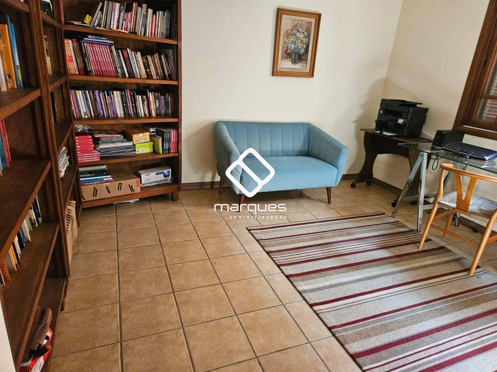 Casa com 4 quartos, 1 banheiro e 255m² à venda no bairro Laranjal, Pelotas