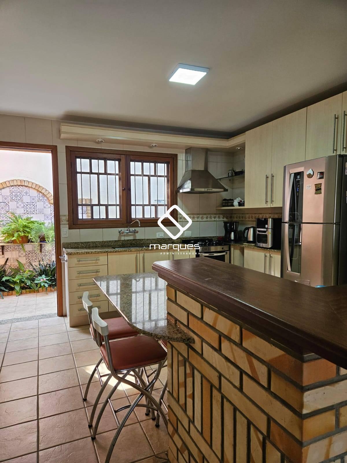 Casa com 4 quartos, 1 banheiro e 255m² à venda no bairro Laranjal, Pelotas