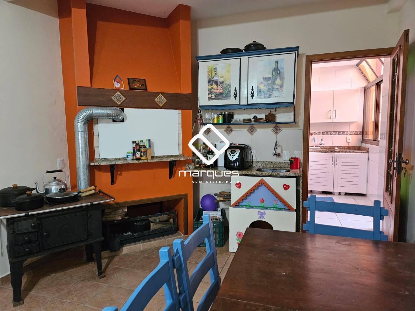 Casa com 4 quartos, 1 banheiro e 255m² à venda no bairro Laranjal, Pelotas