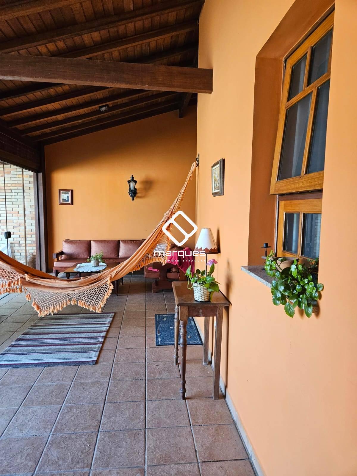 Casa com 4 quartos, 1 banheiro e 255m² à venda no bairro Laranjal, Pelotas