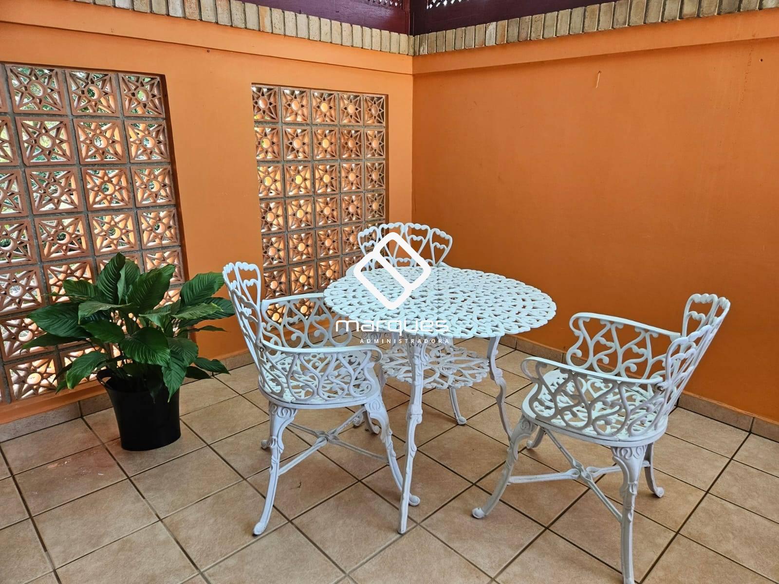 Casa com 4 quartos, 1 banheiro e 255m² à venda no bairro Laranjal, Pelotas