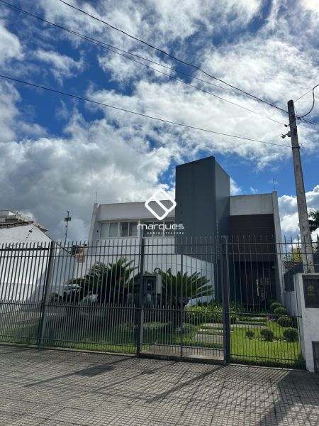 Casa com 3 quartos, 4 banheiros e 190m² à venda no bairro Centro, Pelotas