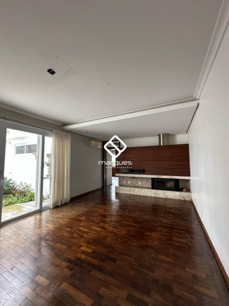 Casa com 3 quartos, 4 banheiros e 190m² à venda no bairro Centro, Pelotas