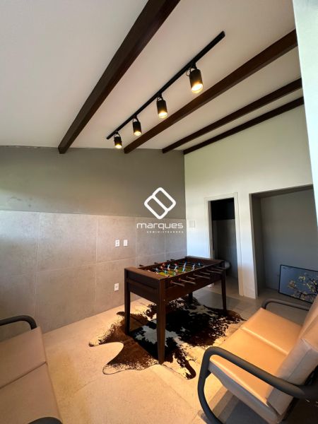 Casa com 3 quartos, 4 banheiros e 190m² à venda no bairro Centro, Pelotas