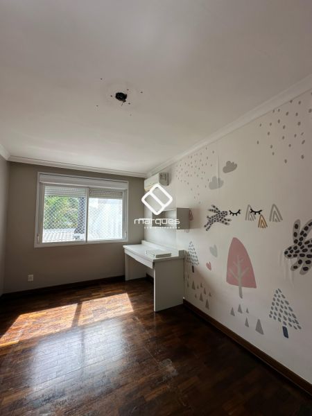 Casa com 3 quartos, 4 banheiros e 190m² à venda no bairro Centro, Pelotas