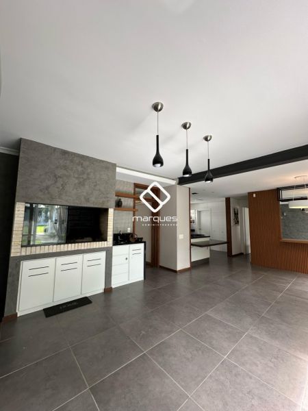 Casa com 3 quartos, 4 banheiros e 190m² à venda no bairro Centro, Pelotas