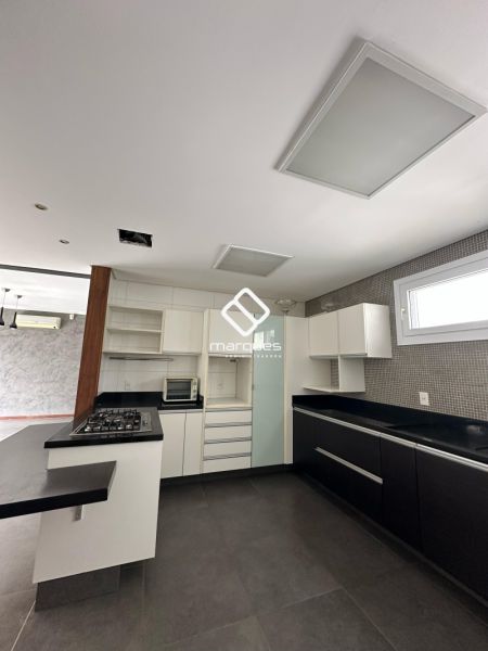 Casa com 3 quartos, 4 banheiros e 190m² à venda no bairro Centro, Pelotas