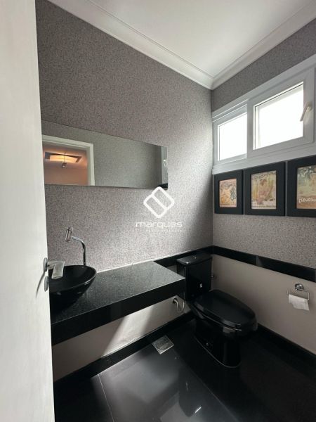 Casa com 3 quartos, 4 banheiros e 190m² à venda no bairro Centro, Pelotas