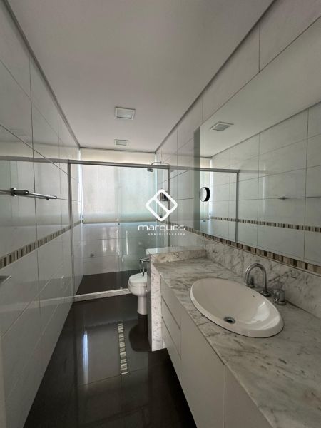 Casa com 3 quartos, 4 banheiros e 190m² à venda no bairro Centro, Pelotas