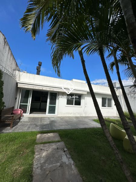Casa com 3 quartos, 4 banheiros e 190m² à venda no bairro Centro, Pelotas