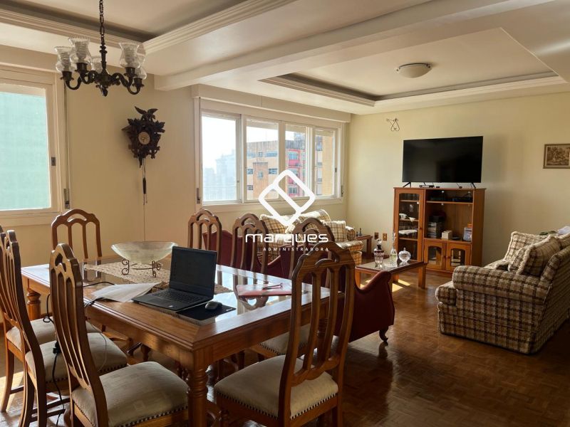 Apartamento com 2 quartos, 3 banheiros e 138m² à venda no bairro Centro, Pelotas