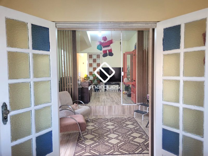 Casa com 3 quartos, 2 banheiros e 183m² à venda no bairro Laranjal, Pelotas