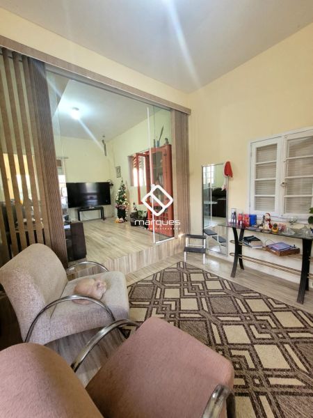 Casa com 3 quartos, 2 banheiros e 183m² à venda no bairro Laranjal, Pelotas