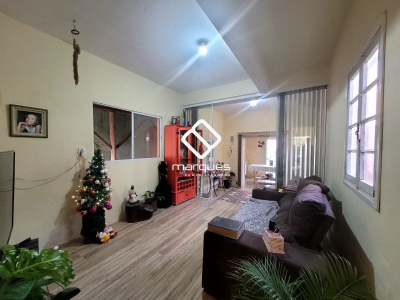 Casa com 3 quartos, 2 banheiros e 183m² à venda no bairro Laranjal, Pelotas