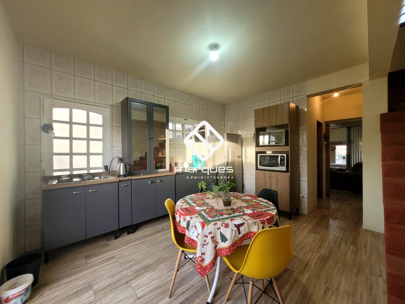 Casa com 3 quartos, 2 banheiros e 183m² à venda no bairro Laranjal, Pelotas